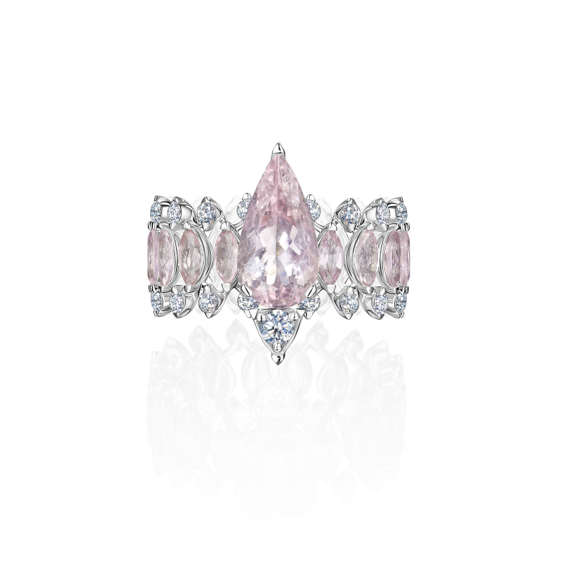 Кольцо с морганитом, сапфирами и бриллиантами