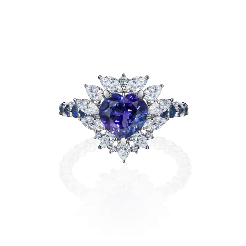 Кольцо с танзанитом, сапфирами и бриллиантами