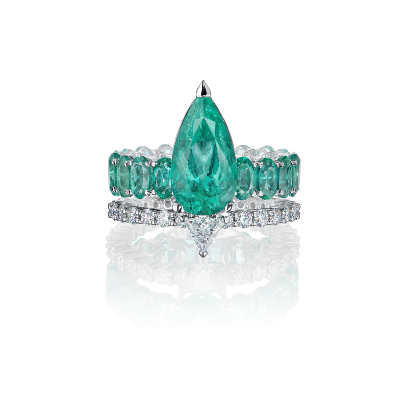 Кольцо с изумрудами и бриллиантами