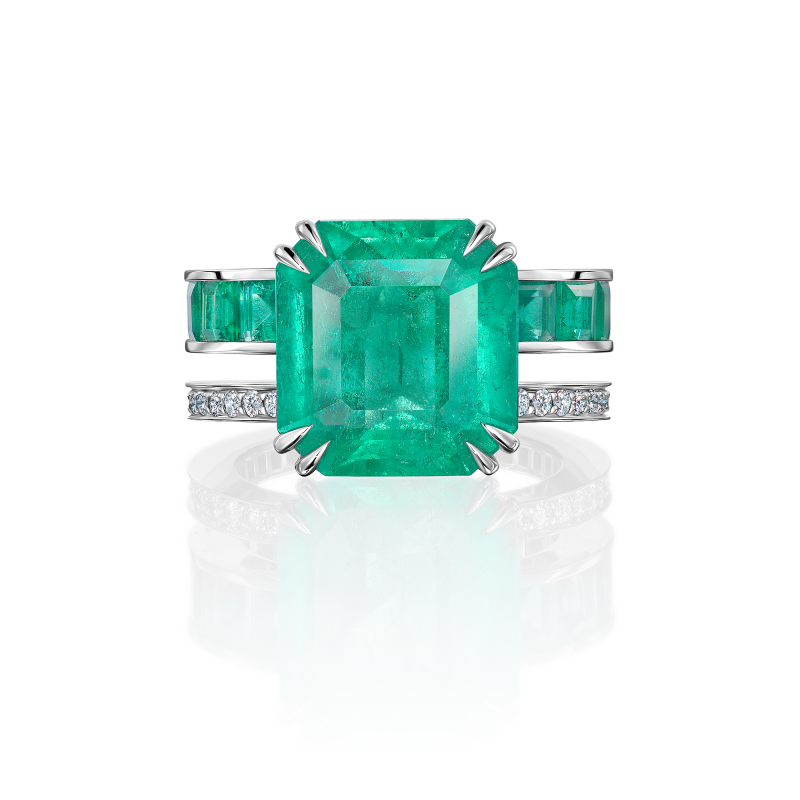 Кольцо с изумрудами и бриллиантами